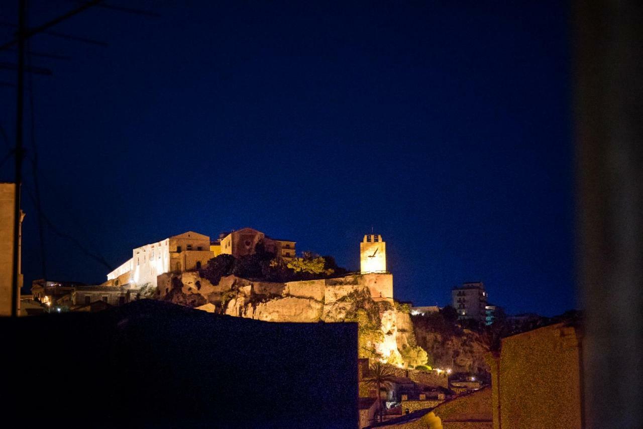 Domus Sbircio Modica Apartment Luaran gambar